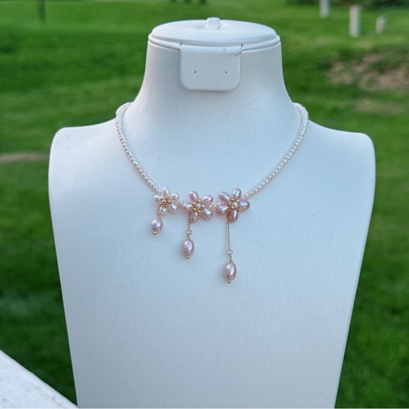 X435 Handmade Freshwater Pearl Flower Necklace - Picture 5 of 9